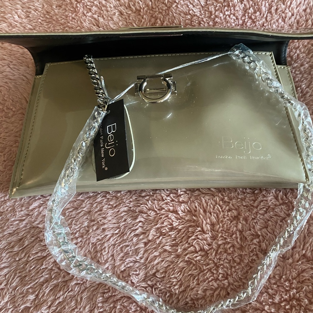 New Beijo Glossy Champagne Clutch